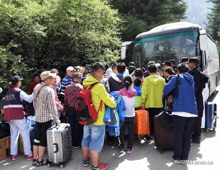 Из зоны землетрясения в провинции Сычуань эвакуировано более 70 тыс человек