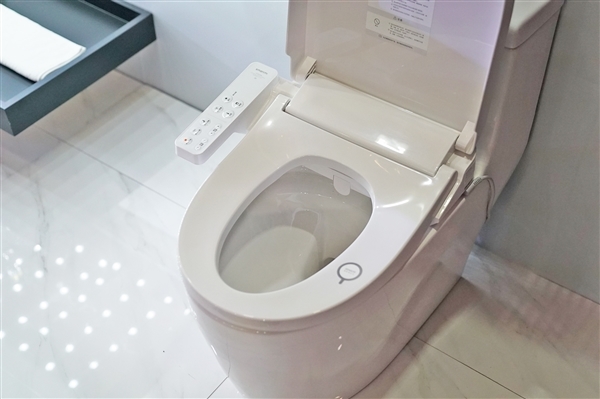 Xiaomi представила умную крышку для унитаза Smart Toilet Cover