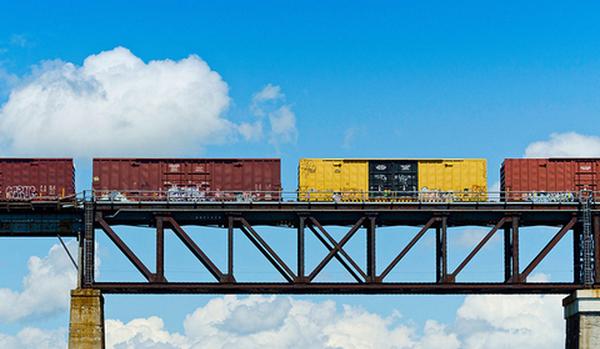 Объем грузовых железнодорожных перевозок в Китае растет быстрее благодаря устойчивой экономике